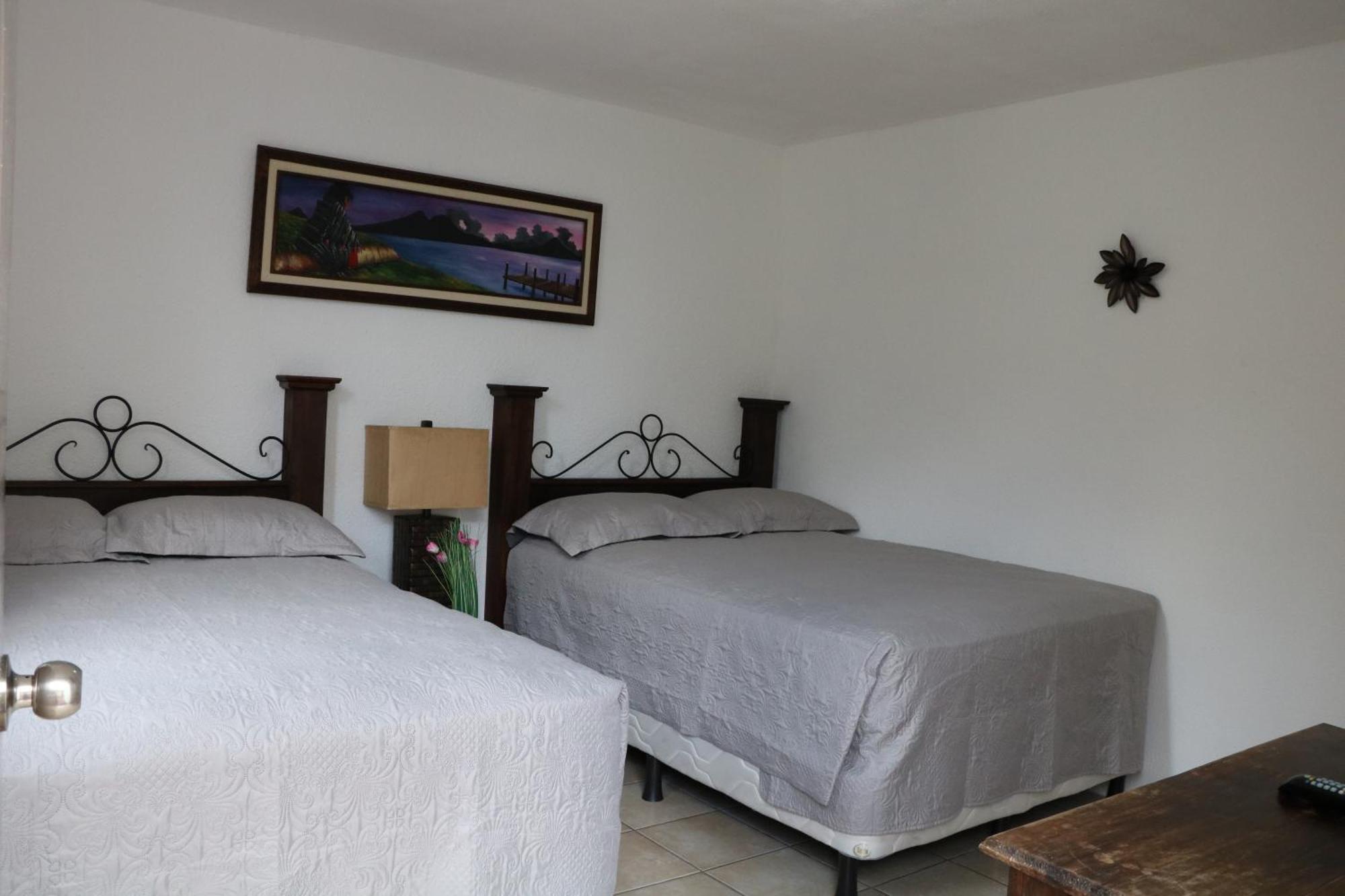 Hostal Los Volcanes Guatemala City Exterior photo